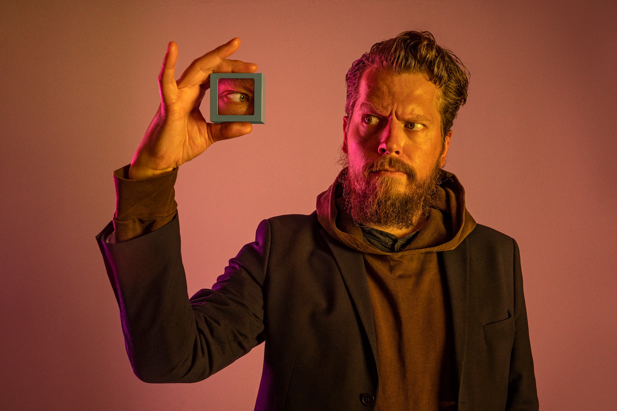 Portræt af Michael Vrede Nielsen, prisvindende filmtekniker og Adobe Certified Instructor med mange års praktisk erfaring i high-end videoproduktion.